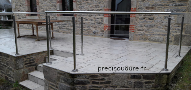 Garde-corps inox et cables pour terrasse en pierre de taille