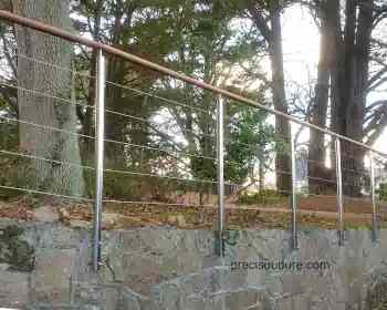 Garde-corps inox câbles pour mur en pierre