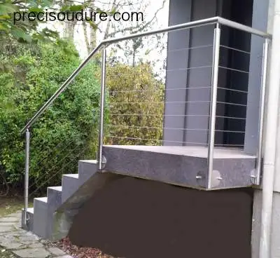 Garde-corps de terrasse avec escalier et pallier